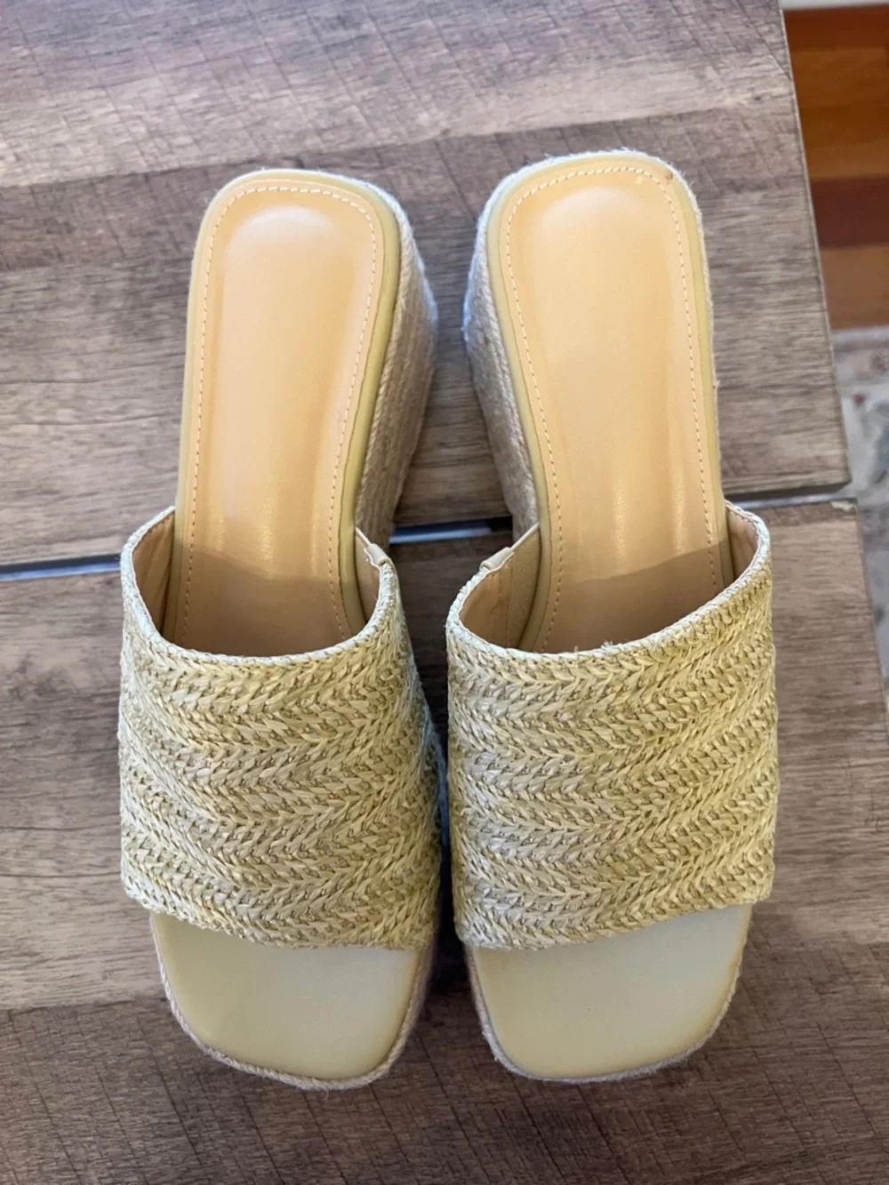 Platform slip on espadrille sandals size 10 like new